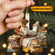 Ornement en bois personnalisé pour amoureuse des livres – Prénom à personnaliser | Just a Girl Who Loves Books – Cadeau pour passionnée de lecture