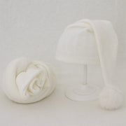 Ensemble couverture et bonnet tricoté pour bébé avec boule de fourrure