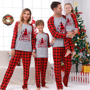 Tenues familiales assorties en pyjama pour Noël