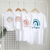 Tenues familiales assorties arc-en-ciel